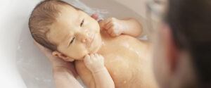 Tips how to bathe a newborn baby