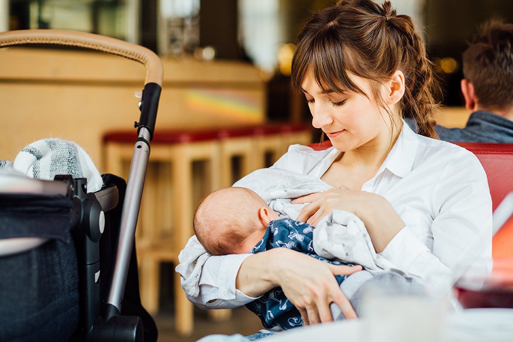Pros-and-cons-of-breastfeeding-vs-formula-milk